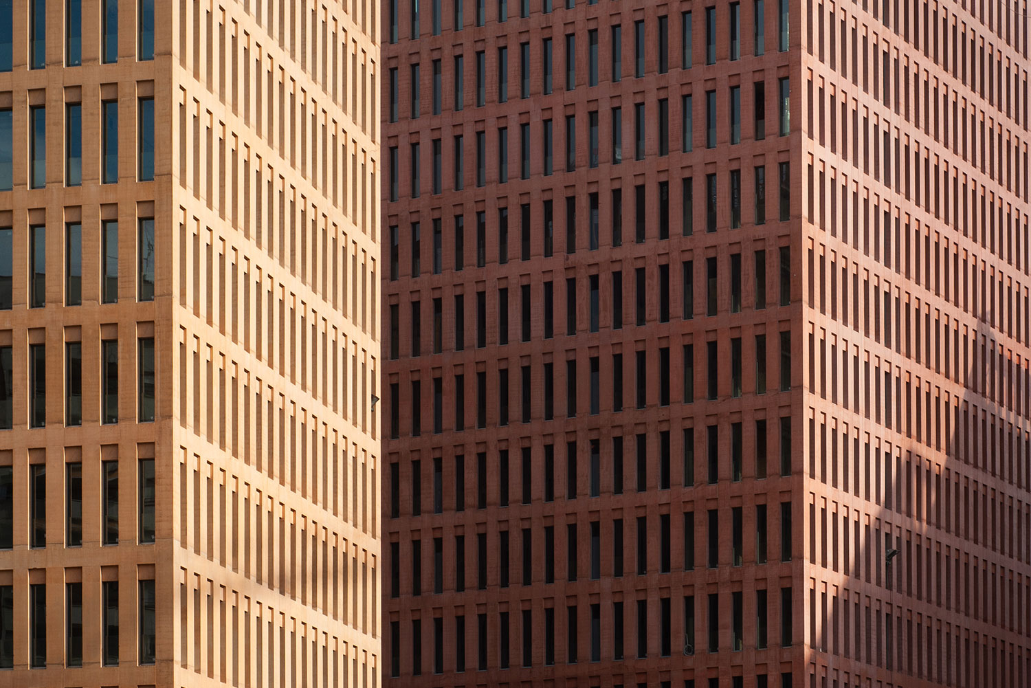 Exterior de la Ciutat de la Justícia de Barcelona en agosto