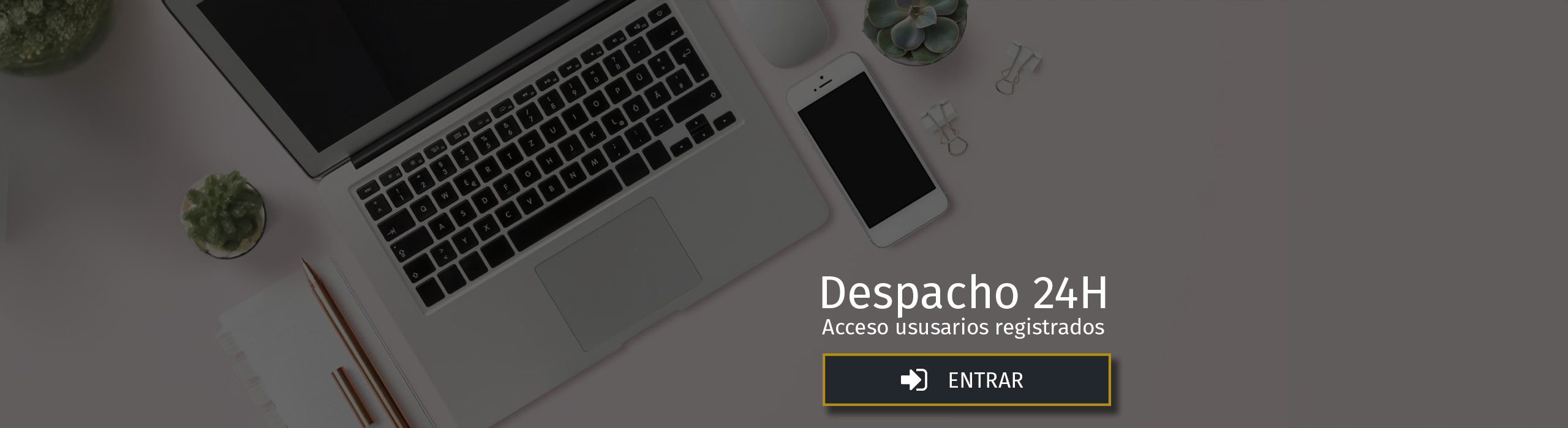 Imagen de un ordenador y un telefono para la conexion 24h